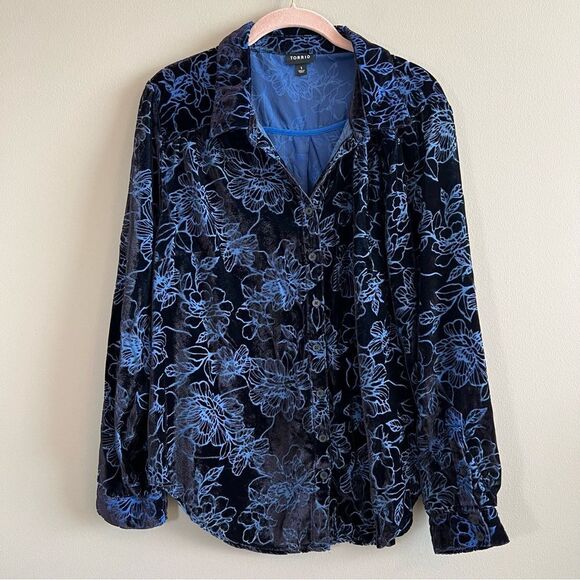 torrid Tops - ✨ Torrid Black Blue Floral Velvet Button Up Shirt 1X